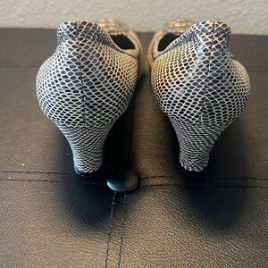 Tory Burch Wedge Size 10